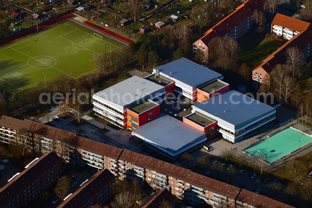 Aerial image Hamburg - School building of the Stadtteilschule Horn on Snitgerreihe in the district Horn in Hamburg, Germany