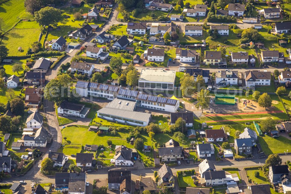 Aerial image Müsen - School building of the Stahlberg-Grundschule on street Kindelsbergstrasse in Muesen at Siegerland in the state North Rhine-Westphalia, Germany