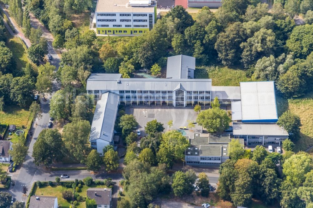 Aerial photograph Menden (Sauerland) - School building of the Staedt. Gesamtschule Menden in Menden (Sauerland) in the state North Rhine-Westphalia, Germany