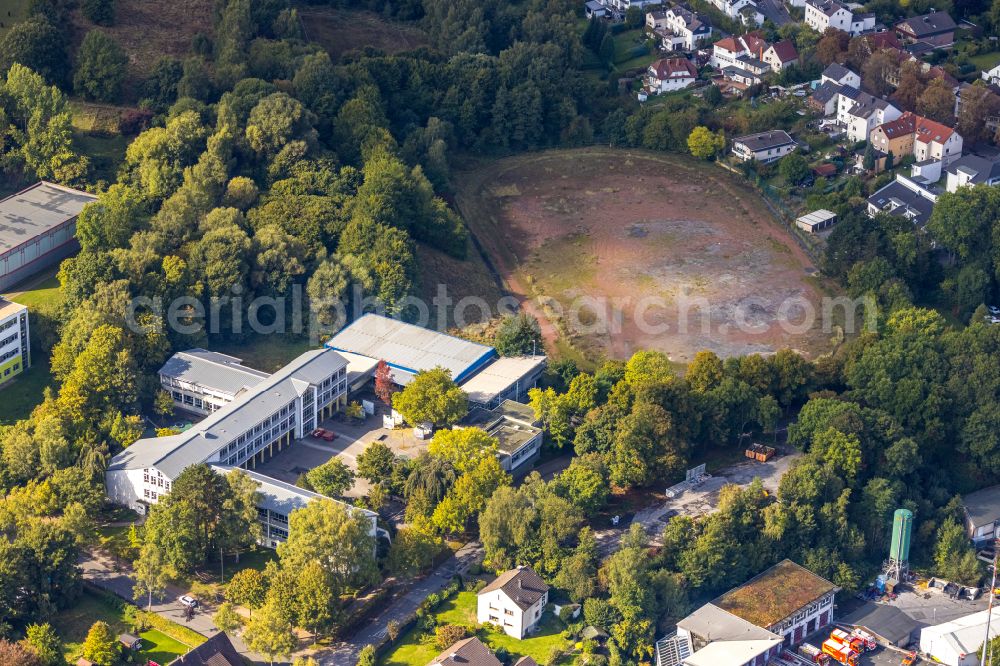 Menden (Sauerland) from the bird's eye view: School building of the Staedt. Gesamtschule Menden in Menden (Sauerland) in the state North Rhine-Westphalia, Germany