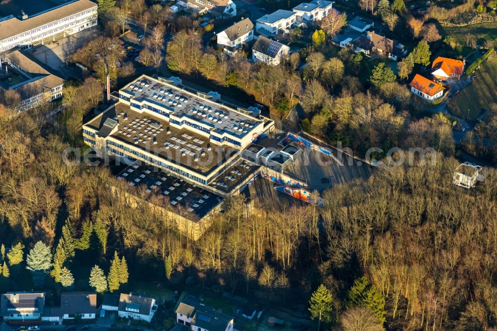 Schwelm from above - School building of the Staedtische Gemeinschaftsgrundschule Laendchenweg on Laendchenweg in Schwelm in the state North Rhine-Westphalia, Germany