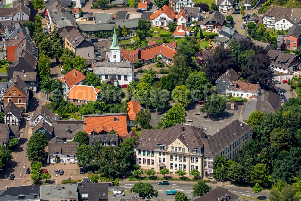 Mülheim an der Ruhr from the bird's eye view: School building of Urban Primary School at the monastery market and the Evangelical Church in Muelheim an der Ruhr in North Rhine-Westphalia