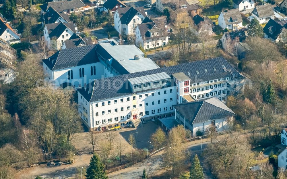 Aerial image Menden (Sauerland) - School building of the Staedtische Realschule on Klosterstrasse in Menden (Sauerland) in the state North Rhine-Westphalia