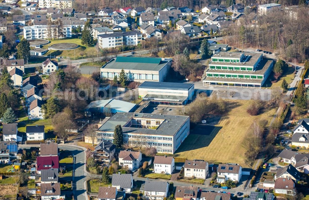 Menden (Sauerland) from the bird's eye view: School building of the Staedtische Realschule Lendringsen on Drosselstrasse in the district Lendringsen in Menden (Sauerland) in the state North Rhine-Westphalia