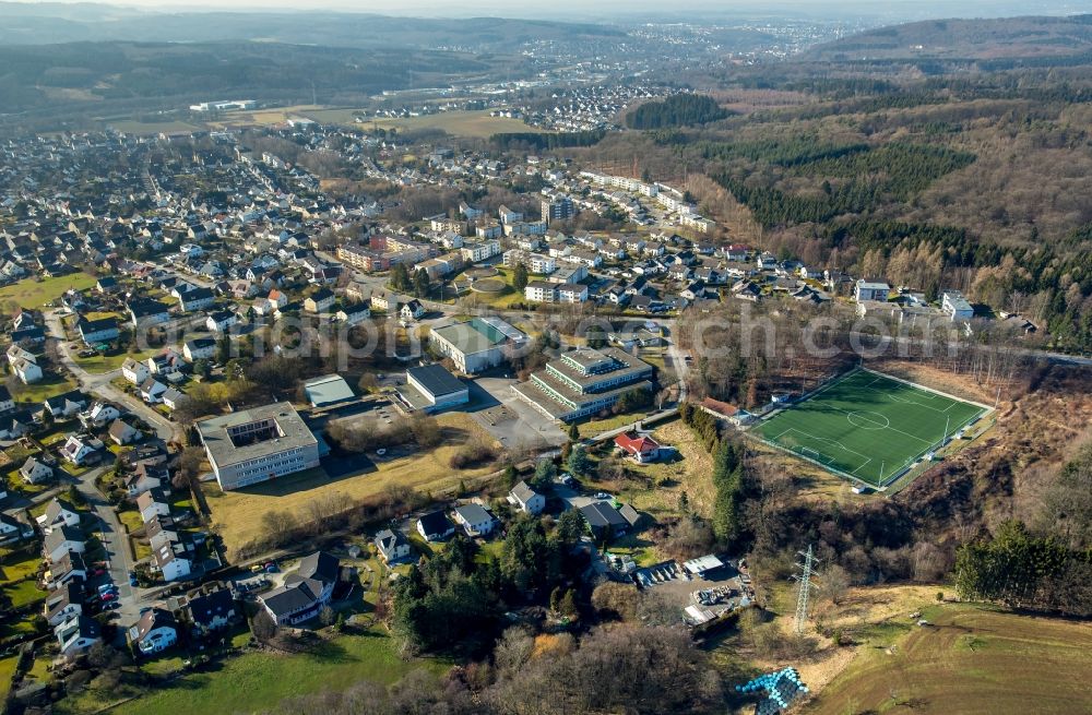 Aerial image Menden (Sauerland) - School building of the Staedtische Realschule Lendringsen on Drosselstrasse in the district Lendringsen in Menden (Sauerland) in the state North Rhine-Westphalia