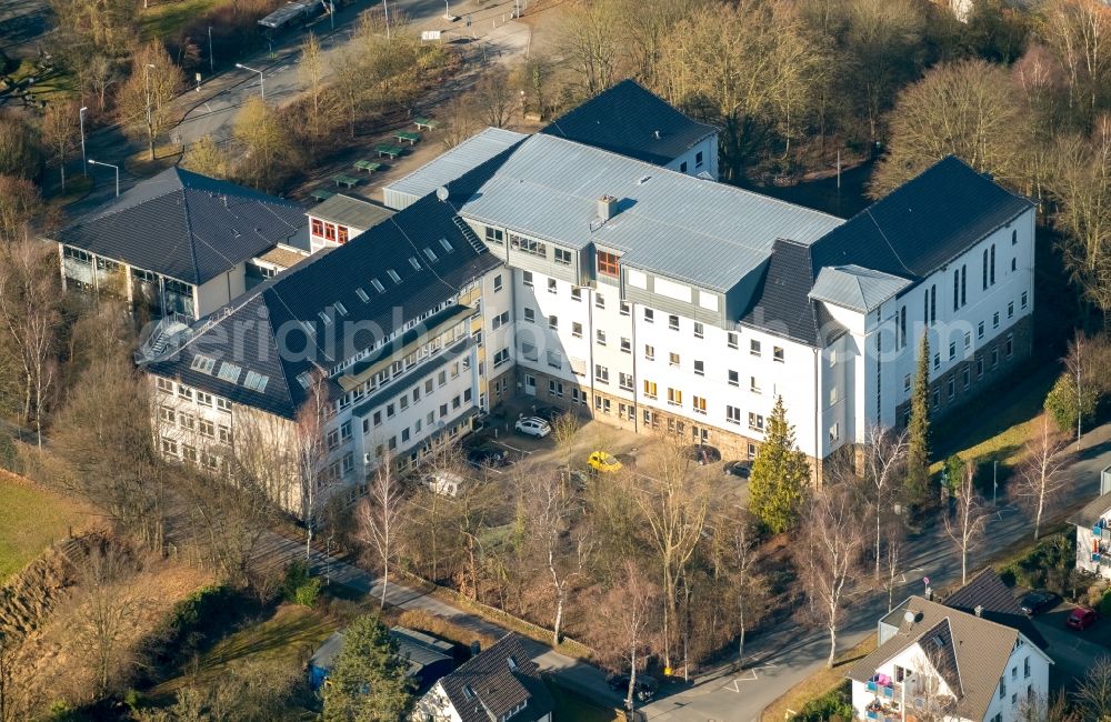 Menden (Sauerland) from the bird's eye view: School building of the Staedtische Realschule Menden on Klosterstrasse in Menden (Sauerland) in the state North Rhine-Westphalia, Germany