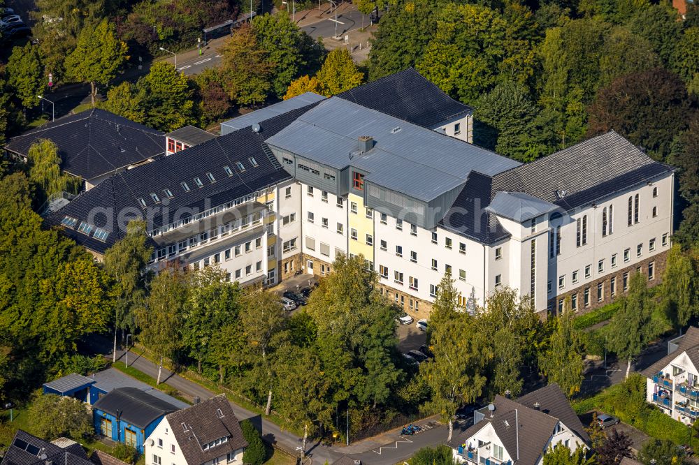 Menden (Sauerland) from above - School building of the Staedtische Realschule Menden on Klosterstrasse in Menden (Sauerland) in the state North Rhine-Westphalia, Germany