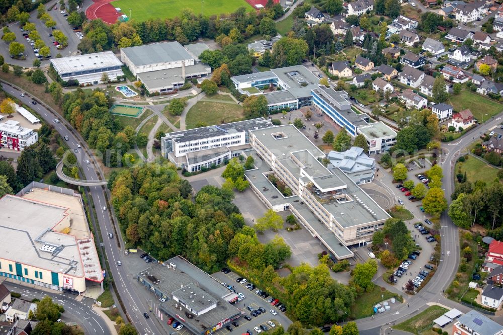 Aerial photograph Kreuztal - School building of the Staedtischen Gymnasium Kreuztal and the Realschule Ernst-Moritz-Arndt in Kreuztal in the state North Rhine-Westphalia