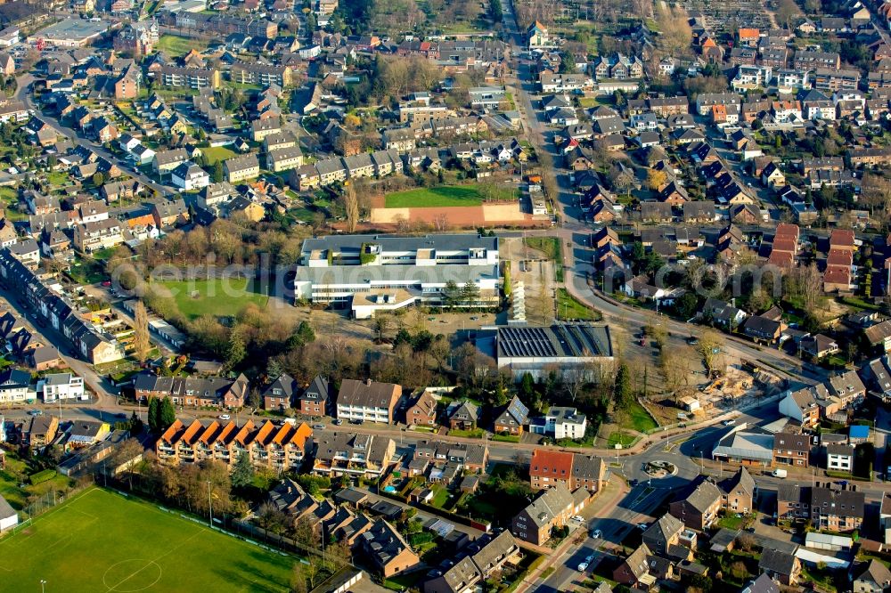 Aerial image Emmerich am Rhein - School building of the Municipal Willibrord-Gymnasium at the Hansa street in Emmerich am Rhein in North Rhine-Westphalia