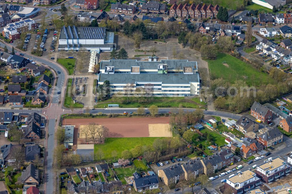 Emmerich am Rhein from above - School building of the Staedtischen Willibrord-Gymnasium at the Hansa street in Emmerich am Rhein in North Rhine-Westphalia