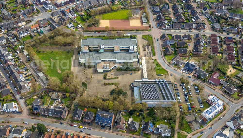 Aerial image Emmerich am Rhein - School building of the Staedtischen Willibrord-Gymnasium at the Hansa street in Emmerich am Rhein in North Rhine-Westphalia