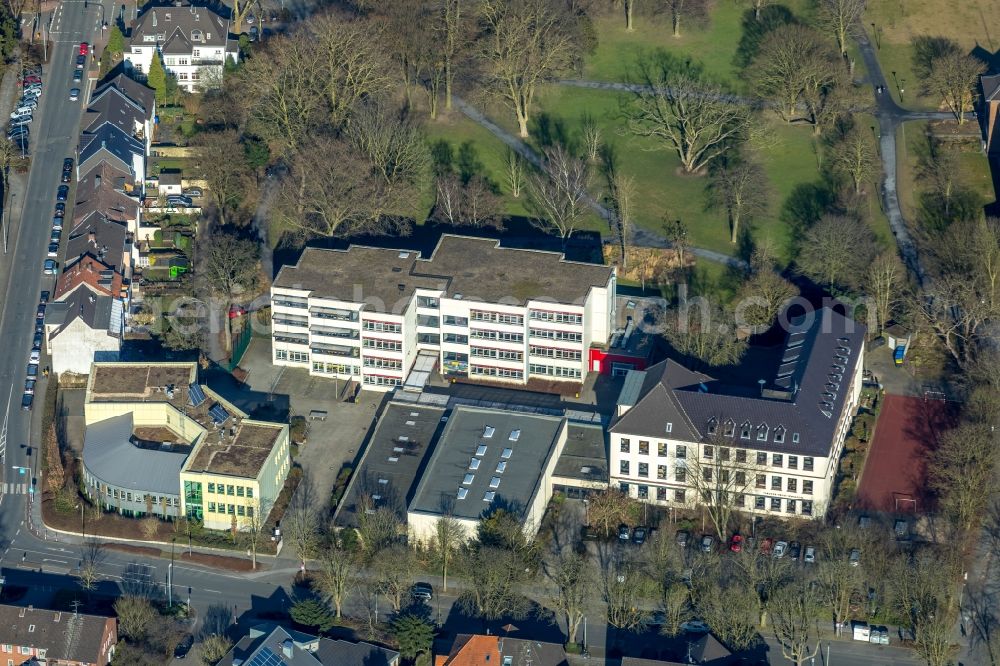 Aerial photograph Dinslaken - School building of the Theodor-Heuss-Gymnasium on Voerder Strasse in Dinslaken in the state North Rhine-Westphalia, Germany