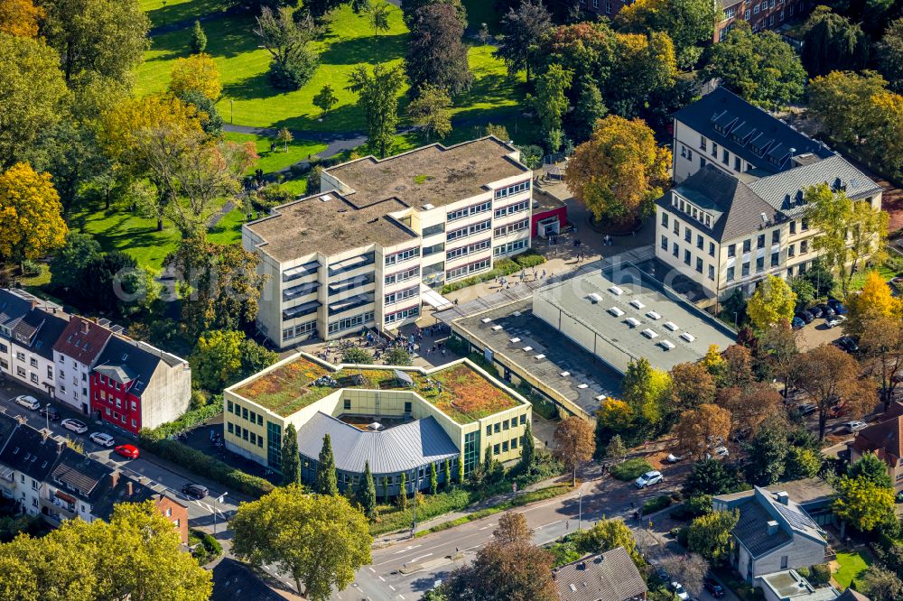 Aerial image Dinslaken - School building of the Theodor-Heuss-Gymnasium on Voerder Strasse in Dinslaken in the state North Rhine-Westphalia, Germany