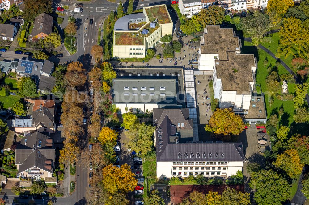 Dinslaken from the bird's eye view: School building of the Theodor-Heuss-Gymnasium on Voerder Strasse in Dinslaken in the state North Rhine-Westphalia, Germany