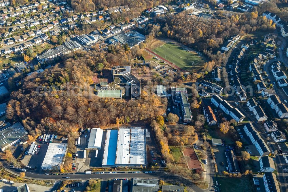 Lüdenscheid from the bird's eye view: School building of the Theodor-Heuss-Realschule on Gustavstrasse in Luedenscheid in the state North Rhine-Westphalia, Germany