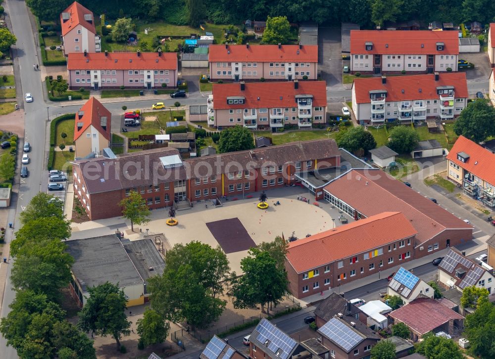 Aerial image Werne - School building of the Uhlandschule on Uhlandstrasse in Werne in the state North Rhine-Westphalia, Germany