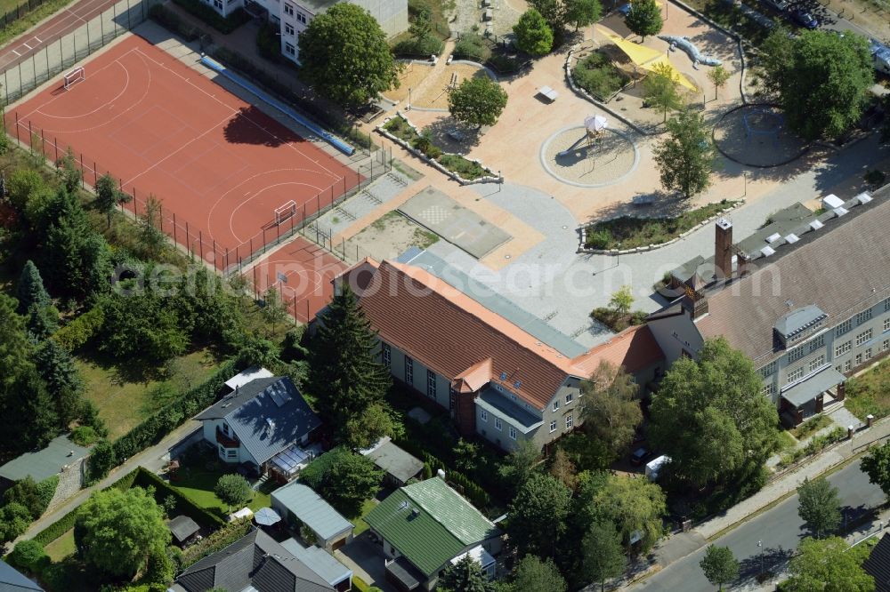 Berlin from the bird's eye view: School building of the Ulmen-Grundschule in Berlin in Germany