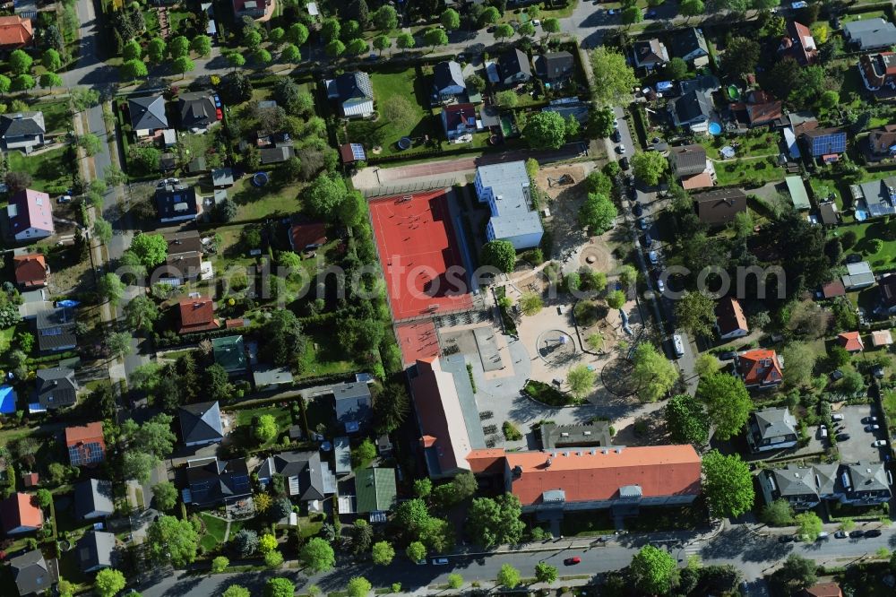 Berlin from above - School building of the Ulmen-Grundschule on Ulmenstrasse in the district Kaulsdorf in Berlin, Germany