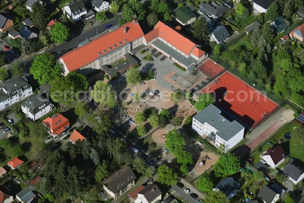 Berlin from above - School building of the Ulmen-Grundschule on Ulmenstrasse in the district Kaulsdorf in Berlin, Germany