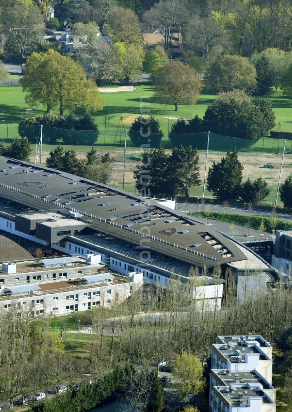 Aerial image Vaucresson - School building on Avenue le Notre in Vaucresson in Ile-de-France, France