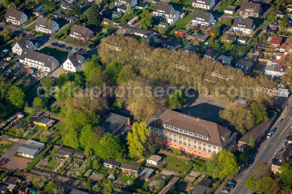 Duisburg from above - School building of the Vennbruch-Schule on Vennbruchstrasse in Duisburg in the state North Rhine-Westphalia, Germany