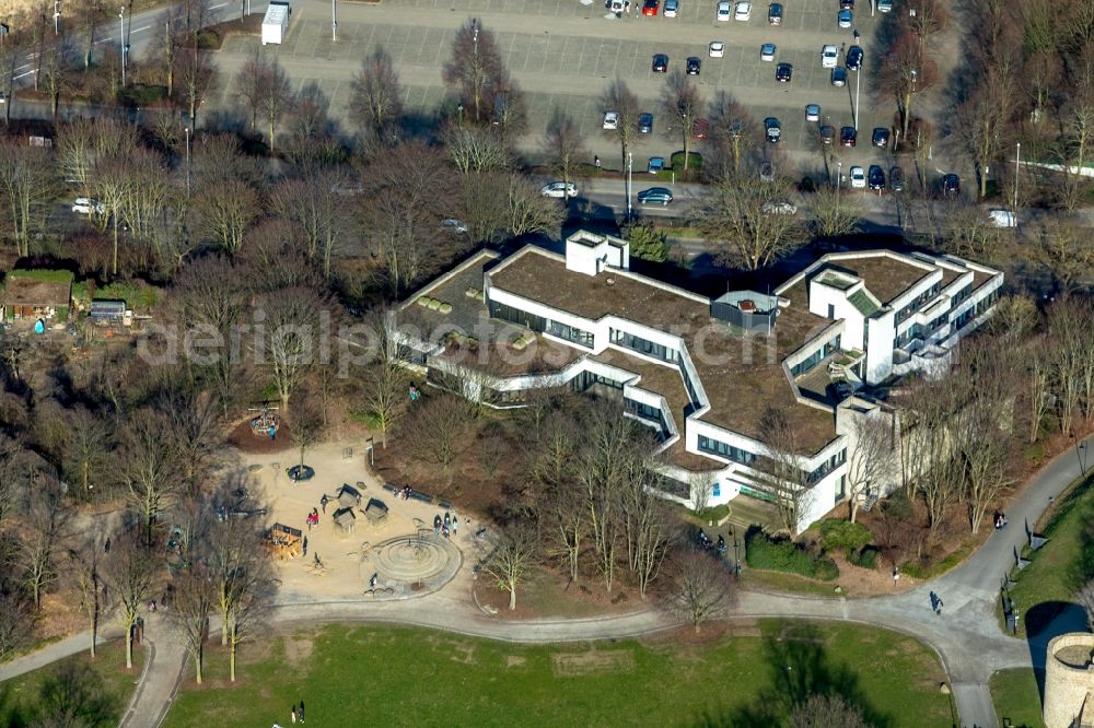 Aerial image Mülheim an der Ruhr - School building of the VHS Heinrich-Thoene-Volkshochschule an der Bergstrasse in Muelheim on the Ruhr in the state North Rhine-Westphalia