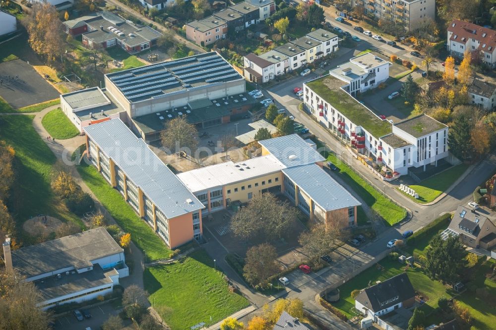 Aerial photograph Witten - School building of the Vormholzer Grundschule in the district Herbede in Witten in the state North Rhine-Westphalia, Germany