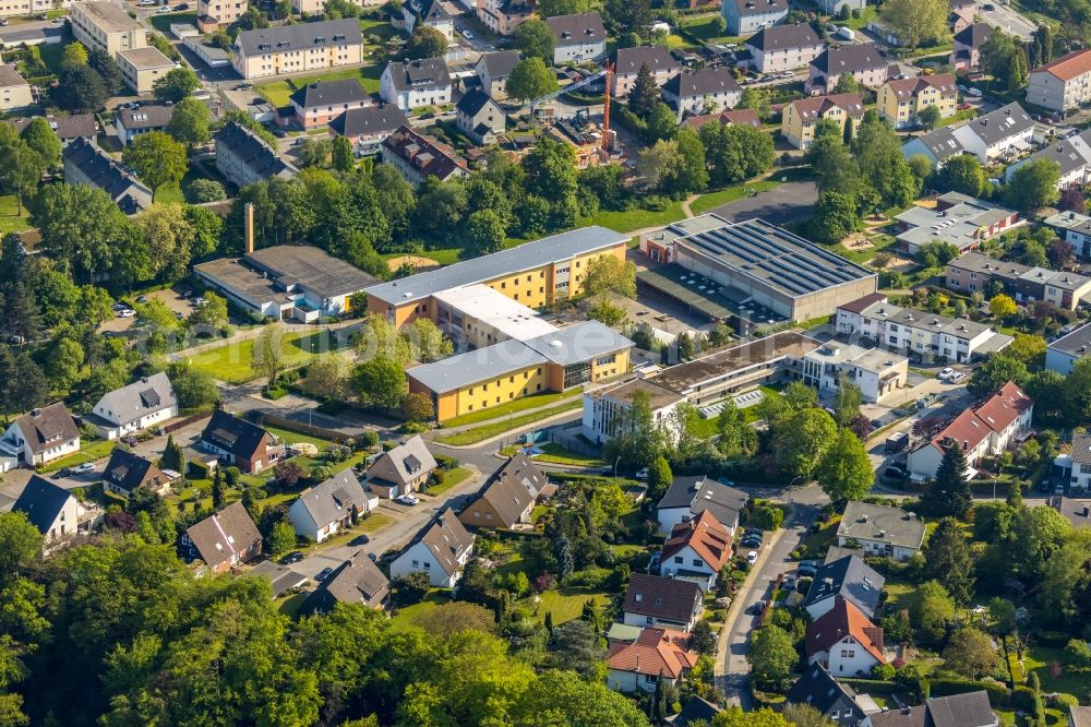 Witten from above - School building of the Vormholzer Grundschule on Vormholzer Ring in Witten in the state North Rhine-Westphalia, Germany