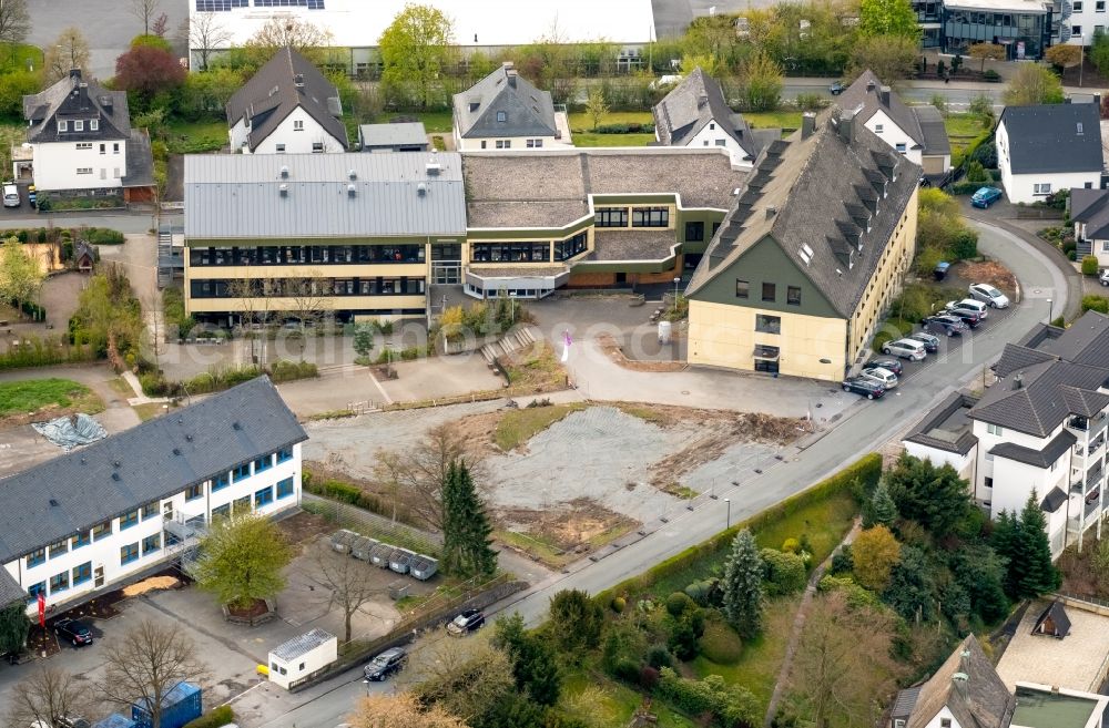 Aerial photograph Meschede - School building of the St. Walburga-Schule An Klocken Kapelle in Meschede in the state North Rhine-Westphalia