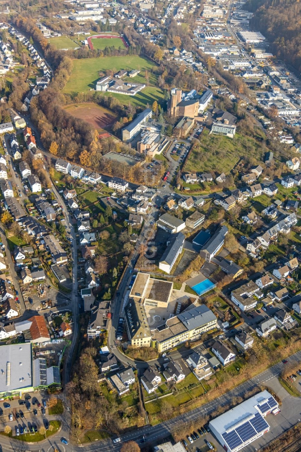 Meschede from the bird's eye view: School building of St. Walburga-Schule An der Klocken Kapelle in Meschede at Sauerland in the state North Rhine-Westphalia, Germany