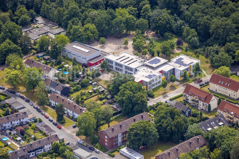 Aerial image Castrop-Rauxel - School building of the Waldschule Rauxel on street Ahornstrasse in the district Bladenhorst in Castrop-Rauxel at Ruhrgebiet in the state North Rhine-Westphalia, Germany