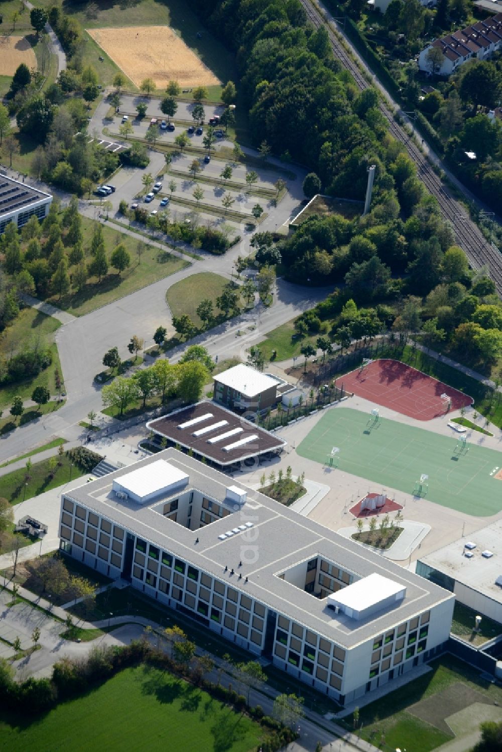 Aerial photograph Taufkirchen - School building of the Walter-Klingenbeck-Realschule in Taufkirchen in the state Bavaria