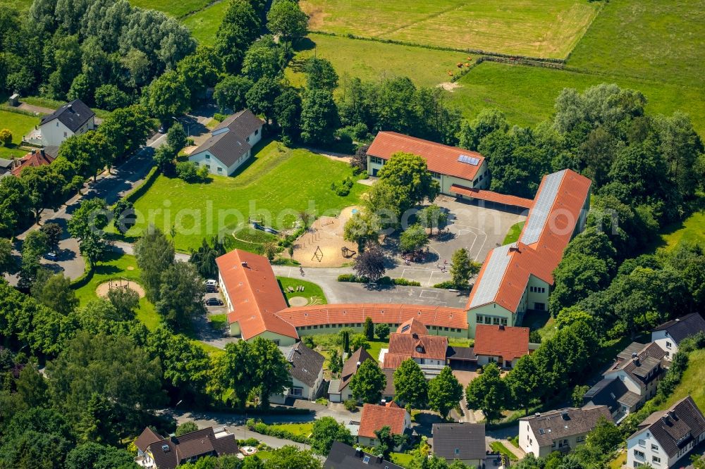 Aerial photograph Warstein - School building of Westerburg School - Primary School in Warstein - Belecke in North Rhine-Westphalia