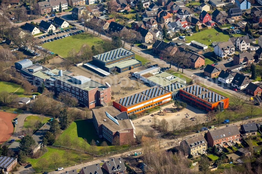 Bottrop from the bird's eye view: School building of the Willy Brand Gesamtschule in Bottrop in the state North Rhine-Westphalia