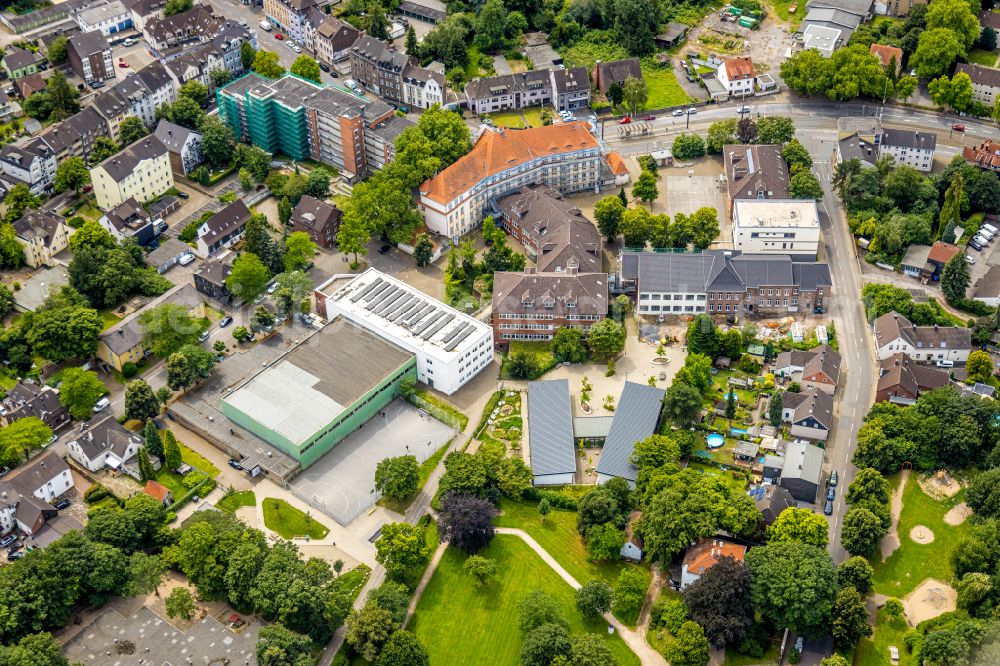 Styrum from the bird's eye view: School building of the Willy-Brandt-Schule on place Willy-Brandt-Platz in Styrum at Ruhrgebiet in the state North Rhine-Westphalia, Germany