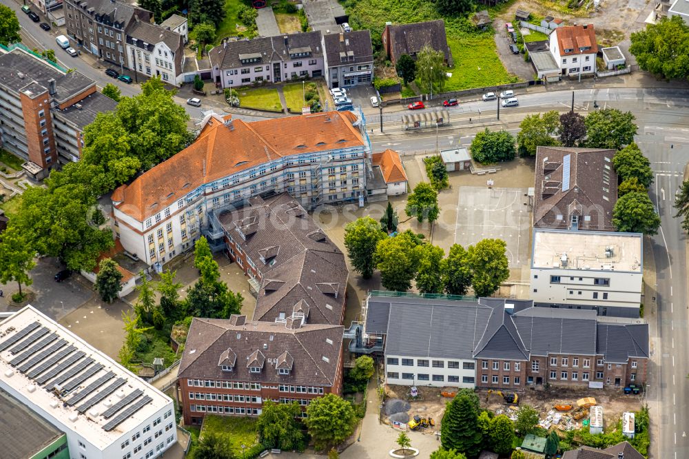 Aerial image Styrum - School building of the Willy-Brandt-Schule on place Willy-Brandt-Platz in Styrum at Ruhrgebiet in the state North Rhine-Westphalia, Germany