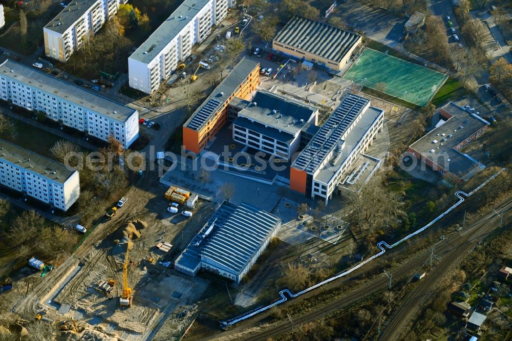 Aerial image Potsdam - School building of the Zeppelin-Grundschule in the district Potsdam West in Potsdam in the state Brandenburg, Germany