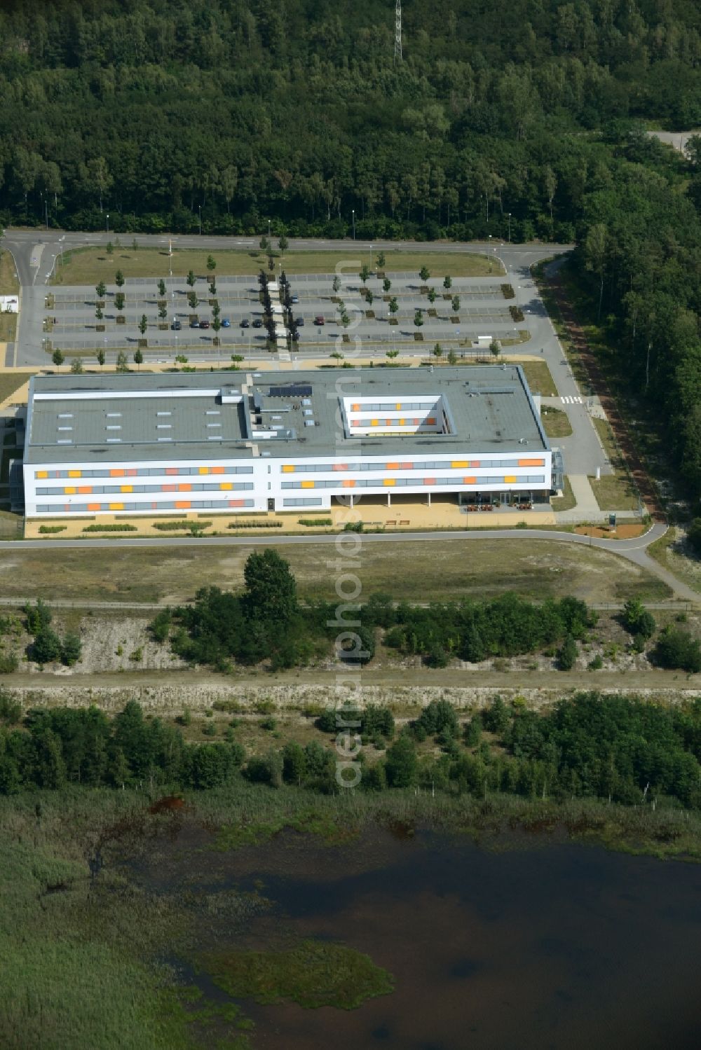 Aerial photograph Schwarzheide - School grounds and buildings of the education center SeeCampus Niederlausitz in Schwarzheide in the state of Brandenburg. A highschool, a library and sports facilities are part of the complex which is the first passive house school in Germany