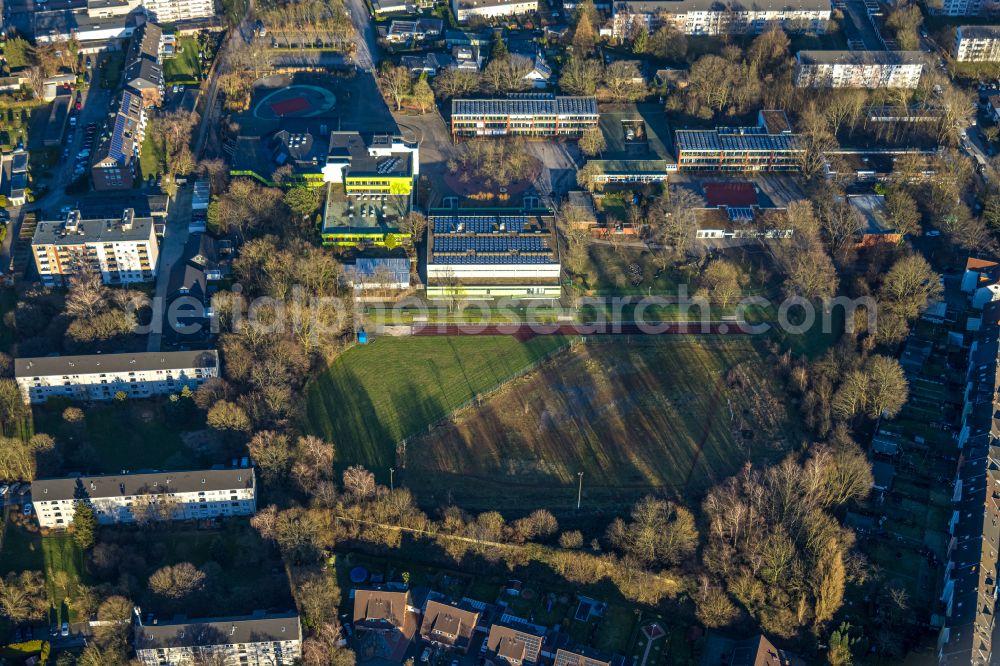 Aerial photograph Gladbeck - school grounds and buildings of the Erich-Fried-Schule and of Erich Kaestner Realschule in Gladbeck at Ruhrgebiet in the state North Rhine-Westphalia, Germany
