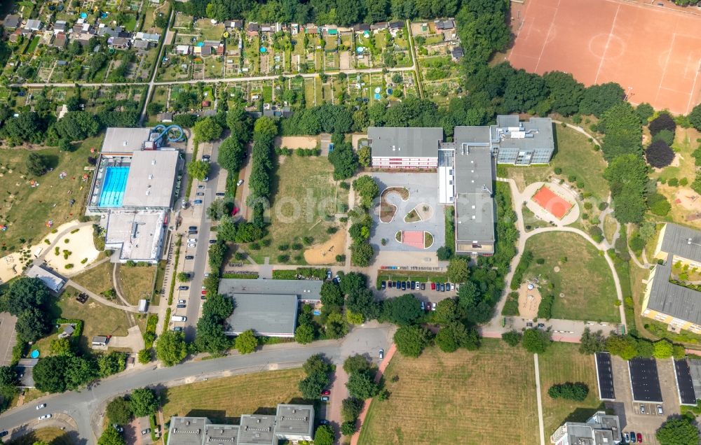 Aerial image Dinslaken - School grounds and buildings of the Friedrich-Althoff-Schule Am Stadtbad in Dinslaken in the state North Rhine-Westphalia, Germany