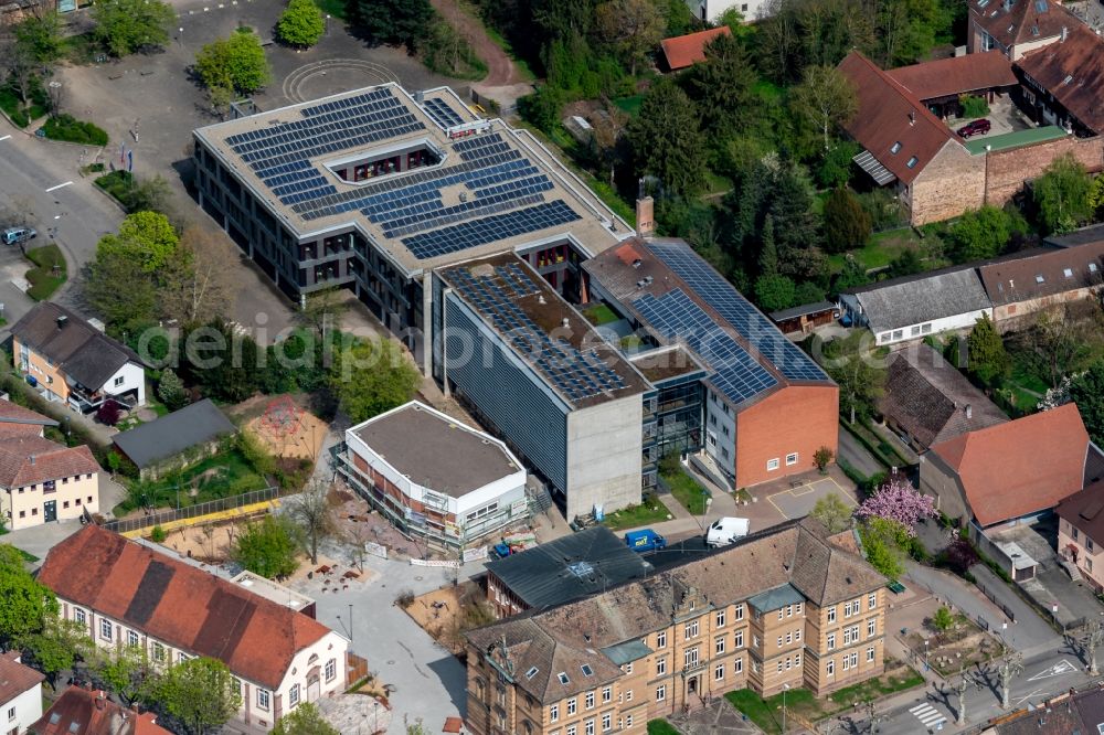 Aerial photograph Kenzingen - School grounds and buildings of the Grandschule and Gymnasium in Kenzingen in the state Baden-Wurttemberg, Germany