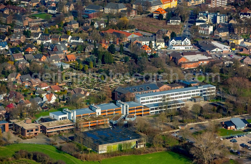 Aerial image Rees - School building of the high schools of Aspel and Realschule and sports hall on Westring in Rees in the state of North Rhine-Westphalia