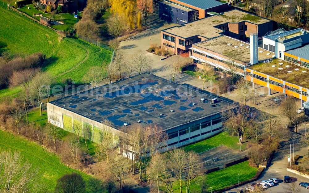 Rees from above - School building of the high schools of Aspel and Realschule and sports hall on Westring in Rees in the state of North Rhine-Westphalia