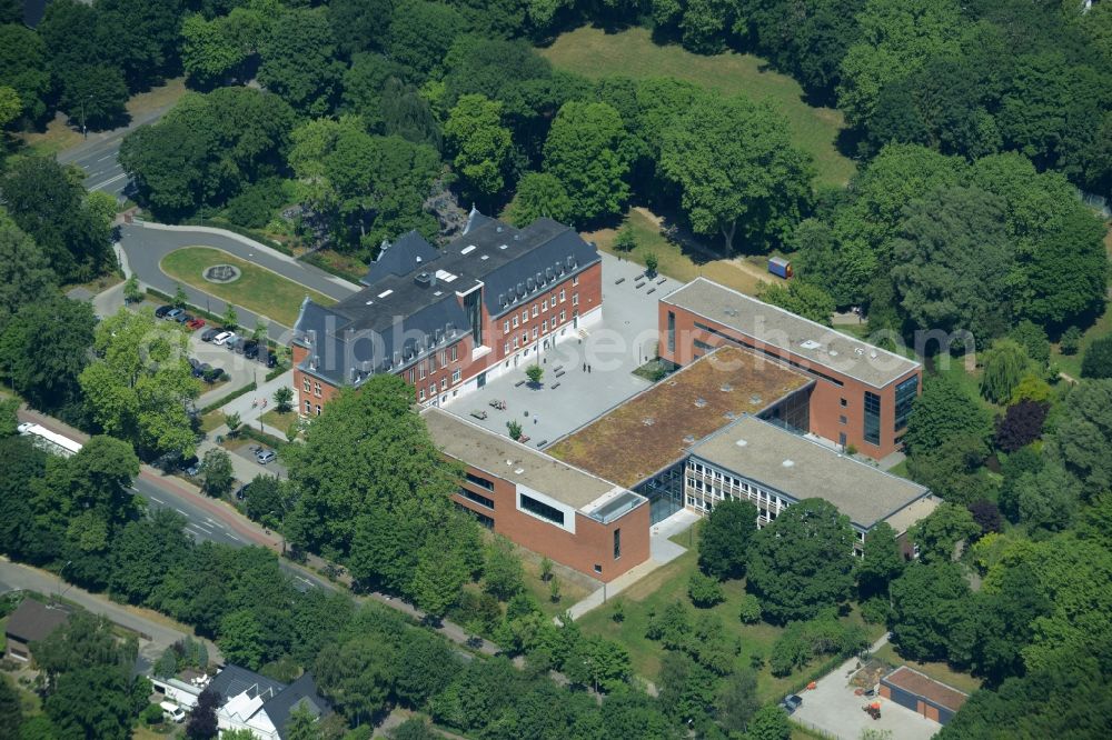 Ahlen from above - School grounds and buildings of the secondary school and vocational college in Ahlen in the state North Rhine-Westphalia. The compound consists of a historic building with a park and a modern building behind it. It is surrounded by forest and trees and is located in the North of Ahlen