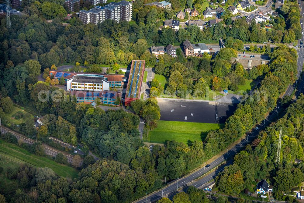 Aerial photograph Essen - School grounds and buildings of the high school Essen-Ueberruhr in Essen in the state of North Rhine-Westphalia