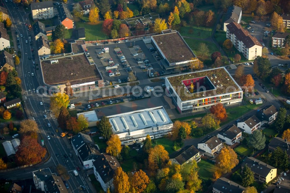 Aerial image Witten - School grounds and buildings of the Helene-Lohmann School in the Bommern part of Witten in the state of North Rhine-Westphalia. The school is located in the Neue Mitte Bommern with its shopping facilities