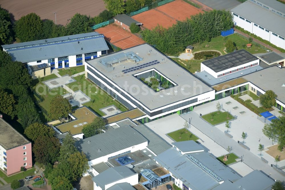 Aerial image Empelde - School grounds and buildings of the Marie Curie Schule in Empelde in the state Lower Saxony