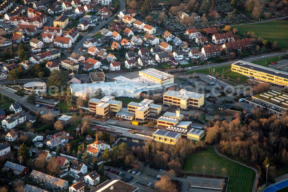 Aerial image Edenkoben - School grounds and buildings of the Paul-Gillet-Realschule plus, Weinstrasse and Gymnasium and Grosssporthalle Edenkoben on street Weinstrasse in Edenkoben in the state Rhineland-Palatinate, Germany