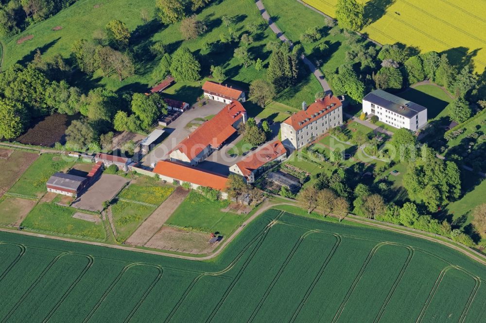 Aerial photograph München - School grounds and building complex of the Wolfgang Gerbere Realschule Gut Warnberg in Munich in the state of Bavaria