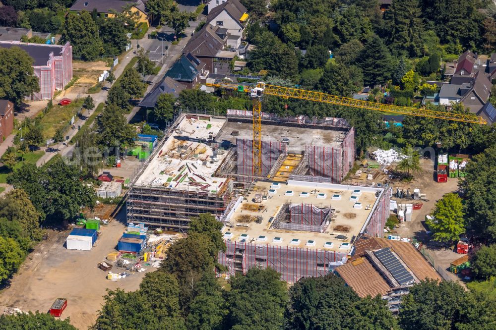 Dinslaken from the bird's eye view: New school grounds and building complex of the secondary school in the Gustav-Heinemann school center in Dinslaken in the federal state of North Rhine-Westphalia - NRW, Germany